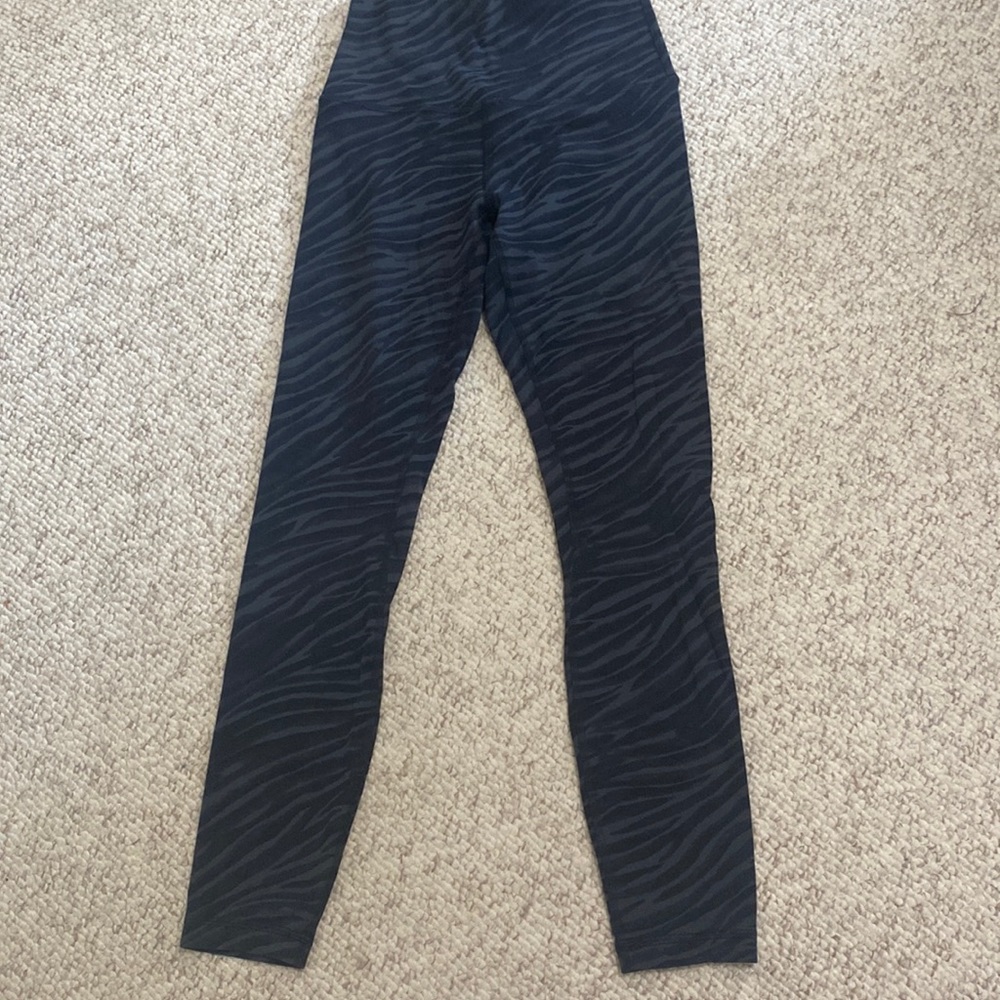 Lululemon zebra print leggings size 4